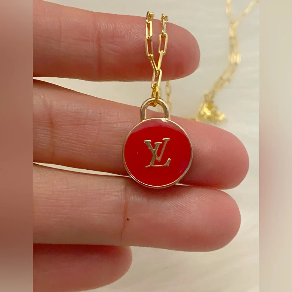 LV ZIPPER-PULL RED AND VIOLET WITH PAVOI 14K PLATED AND MARC JACOBS CUBE - Picture 8 of 12